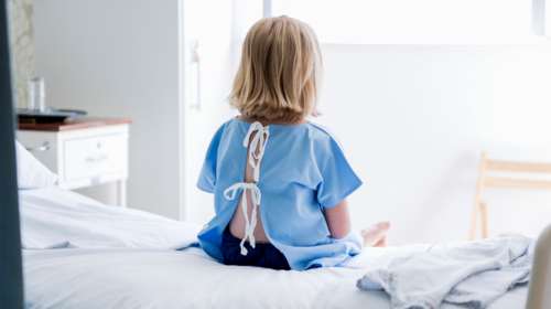 Οξεία ηπατίτιδα σε παιδιά: Πώς σχετίζεται με τον κορονοϊό - Τα νέα δεδομένα από τον Ηλία Μόσιαλο