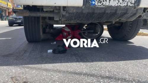 Τροχαίο στη Θεσσαλονίκη: Μηχανάκι με 60χρονη οδηγό κατέληξε κάτω από τις ρόδες φορτηγού- Σε σοβαρή κατάσταση η γυναίκα