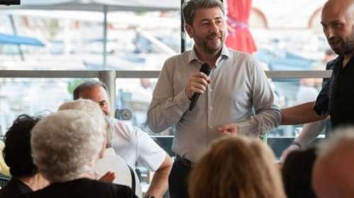 Στη Σύρο ο Νίκος Ανδρουλάκης -&quot;Η δύναμη του ΠΑΣΟΚ είναι η κοινωνική του βάση&quot; [εικόνες]