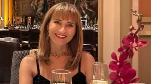 Η Μάρα Ζαχαρέα σε dinner με φίλους - Σε ψαγμένο εστιατόριο πίσω από το Χίλτον