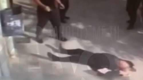 Μενίδι: Βίντεο ντοκουμέντο - Ο 18χρονος σπρώχνει με δύναμη την 72χρονη στο ΑΤΜ, πέφτει κάτω και χτυπάει στο κεφάλι