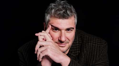 Νίκος Μωραΐτης: Η εκλογή συνέδρων με Κασσελάκη-Μουσολίνι, Όλγα θεά, Στάλιν, Πινοσέτ και Σπίρτζη που βάζει τους σταυρούς