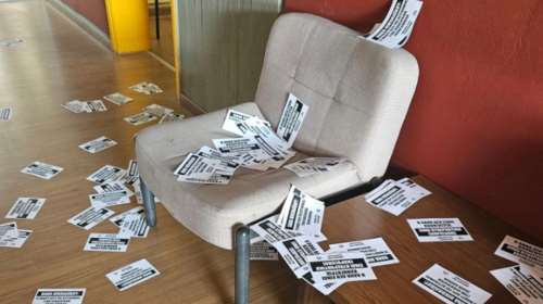 Αναρχικοί πέταξαν τρικάκια και έγραψαν συνθήματα κατά της καθηγήτριας Βάνας Νικολαΐδου-Κυριανίδου