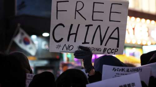 Κίνα: Χαλαρώνουν τα ασφυκτικά μέτρα καραντίνας μετά την εξέγερση του λευκού χαρτιού - Εκανε πίσω η κυβέρνηση