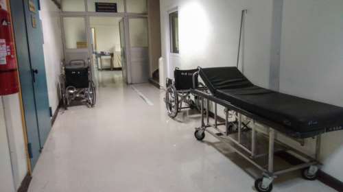 Ξανά ράντζα στους διαδρόμους των νοσοκομείων: Τι φταίει για την επανάληψη του σκηνικού σε Αττικόν και &quot;Γεννηματάς&quot;