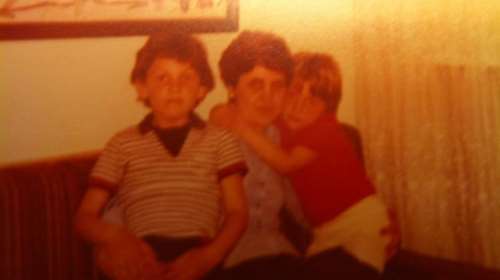 Άκης Σκέρτσος: &quot;Γνωρίζω από πρώτο χέρι τι σημαίνει να χάνεις έναν νέο άνθρωπο&quot; - Η παιδική φωτογραφία με τον αδερφό του