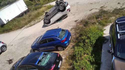 Ρόδος: Αγρίεψε η κόντρα ταξιτζήδων και Uber - Συλλήψεις και μεγάλες φθορές σε αυτοκίνητα [Εικόνες]