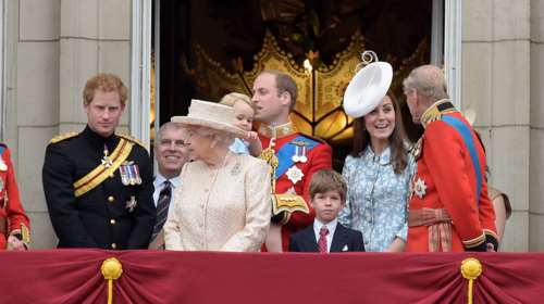 Χωρίς έλεος: Ο πρίγκιπας Χάρι &quot;χτυπά&quot; τη βασίλισσα Ελισάβετ στην πιο δύσκολη στιγμή της