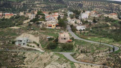 Εκανε πίσω η κυβέρνηση για τη δόμηση σε οικισμούς κάτω των 2.000 κατοίκων: Παραμένει το υφιστάμενο καθεστώς για το 93%