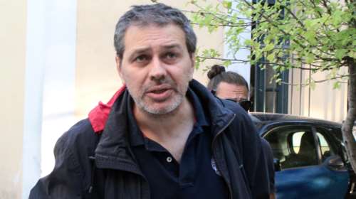 Στέφανος Χίος: Συνελήφθη ο εκδότης της εφημερίδας &quot;Μακελειό&quot; - Οδηγήθηκε στην Κρατική Ασφάλεια