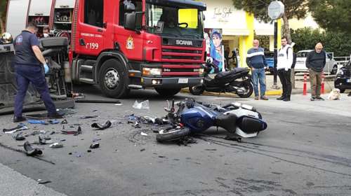 Σοκαριστικό τροχαίο στον Άλιμο: Οδηγός μοτοσικλέτας σκοτώθηκε μετά από σύγκρουση με Smart [Εικόνες - Βίντεο]