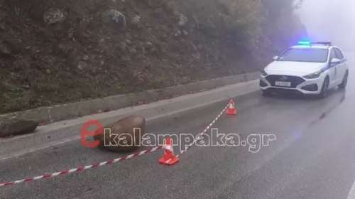 Καλαμπάκα: Παραλίγο τραγωδία στα Μετέωρα - Αποκολλήθηκαν βράχοι κι έπεσαν σε κεντρικό δρόμο [εικόνες]