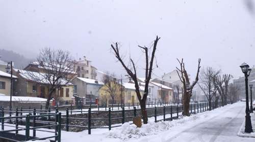 Φλώρινα: Μια ώρα αργότερα τα σχολεία αύριο λόγω παγετού - Πού είναι απαραίτητες οι αντιολισθητικές αλυσίδες