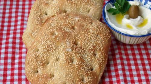 Συνταγή: Η πιο νόστιμη και εύκολη λαγάνα χωρίς μίξερ και ζύμωμα