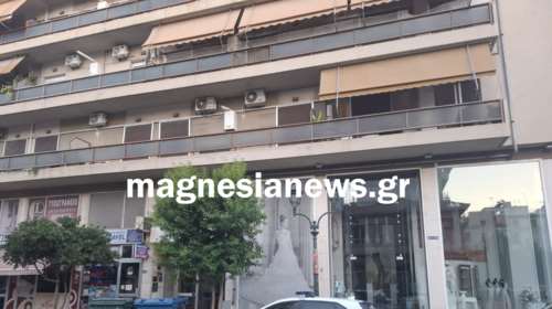 Τραγωδία στον Βόλο: Νεκρός 20χρονος φοιτητής που έπεσε από φωταγωγό - Κατέρρευσαν στο νοσοκομείο οι γονείς του