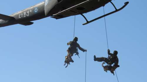 Εκπαίδευση ανορθόδοξου πολέμου: Εντυπωσιακές εικόνες από τους κομάντο των Ειδικών Δυνάμεων στη Ρεντίνα