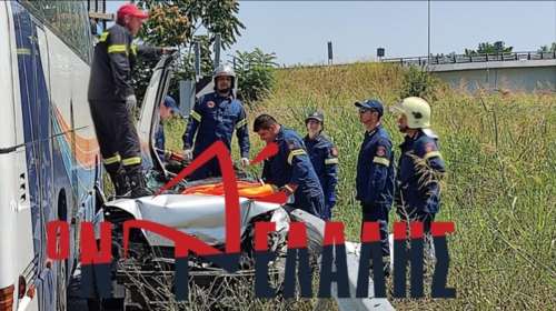 Μετωπική σύγκρουση λεωφορείου με αυτοκίνητο στην Κατερίνη - Νεκροί οι δύο επιβάτες του ΙΧ [εικόνες-βίντεο]