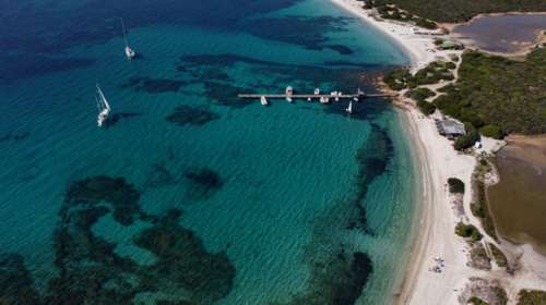 Σαρδηνία: Πιστοποιητικό εμβολιασμού ή αρνητικό τεστ θα ζητά από τους τουρίστες