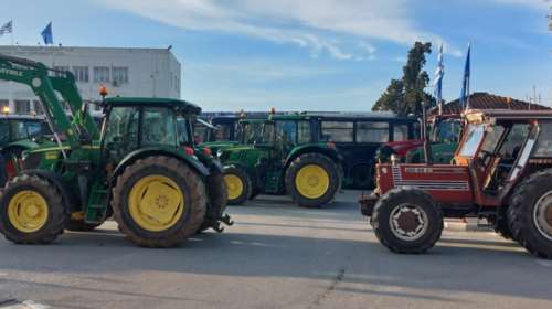 Στο λιμάνι του Βόλου οι αγρότες με τα τρακτέρ - Κλιμακώνονται οι κινητοποιήσεις στις υπόλοιπες περιοχές [εικόνες - βίντεο]