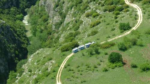 Ξανασφυρίζει το τρενάκι στο φαράγγι του Αγγίτη στις Σέρρες - Μεγάλο το ενδιαφέρον επτά χρόνια μετά