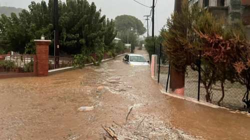 Κακοκαιρία Daniel: Πλημμύρες στη Σκιάθο, εγκλωβίστηκαν οδηγοί - Αίτημα να κηρυχθεί ο δήμος σε κατάσταση έκτακτης ανάγκης