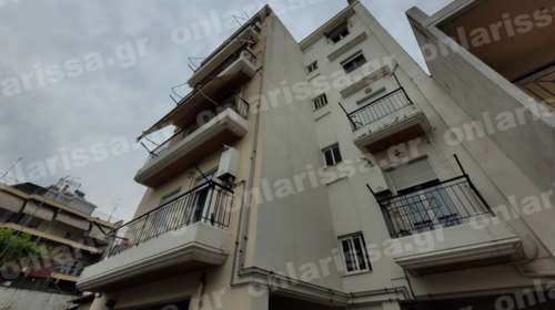 Σοκ στη Λάρισα: &quot;Πιθανόν οικειοθελώς&quot; έπεσε από τον τρίτο όροφο η 13χρονη - Παρακολουθείται από παιδοψυχολόγο