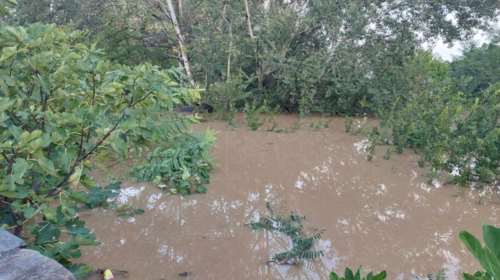 Εσπασε ανάχωμα του Πηνειού στη Λάρισα: Μήνυμα του 112 για εκκένωση χωριών στον Τύρναβο, ανεβαίνουν επικίνδυνα τα νερά