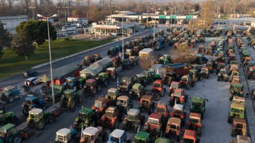Αγρότες: Πού υπάρχουν μπλόκα - Ουρές σε Ριτσώνα και Λάρισα - Ανοίγουν τα διόδια το Σαββατοκύριακο
