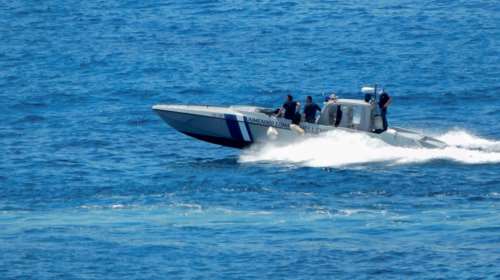 Πώς συνέβη το επεισόδιο στη Σύμη: Ο διακινητής εμβόλισε το σκάφος, ο νεκρός μετανάστης σκοτώθηκε από πυρά του Λιμενικού