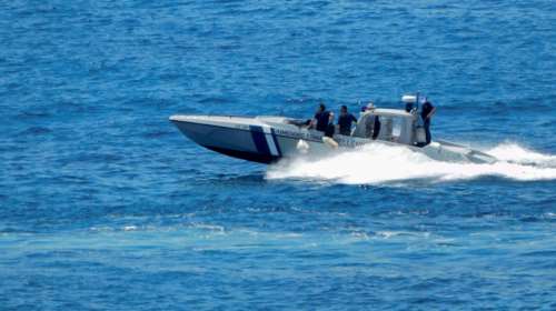 Συναγερμός στη Μήλο: Βυθίστηκε σκάφος με 17 επιβαίνοντες - Επιχείρηση διάσωσης των ναυαγών