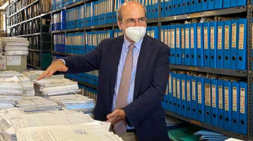 Οργή Χατζηδάκη για τη γραφειοκρατία στον ΕΦΚΑ: Γιατί 444 γυναίκες δεν λαμβάνουν τις συντάξεις χηρείας;