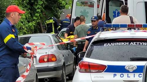 Σοκ στη Λάρισα: Άνδρας πήρε φωτιά, έπεσε από μπαλκόνι και καρφώθηκε σε κάγκελα [εικόνες-βίντεο]