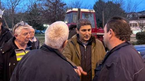 Ο Λ. Αυγενάκης σε μπλόκο των αγροτών στο Δομοκό: &quot;Θα κάνουμε ότι περνάει από το χέρι μας για την επίλυση των προβλημάτων&quot;