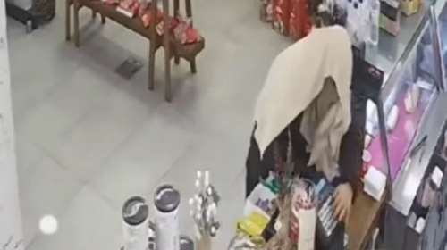 Ηλεία: Ληστής μπούκαρε σε καφέ με... πετσέτα στο κεφάλι [βίντεο]