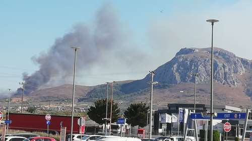 Φωτιά στην Αρχαία Κόρινθο: Το μήνυμα του 112 - Εκκενώστε προς Χιλιομόδι