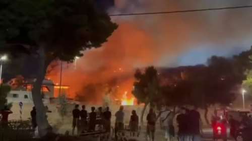 Πυρκαγιά σε πάρκινγκ σκαφών στη Γλυφάδα [βίντεο]