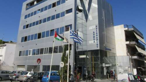 Χαλάνδρι: Ο δήμαρχος ύψωσε την παλαιστινιακή σημαία στο δημαρχείο και το Twitter έκανε πάρτι [εικόνες]