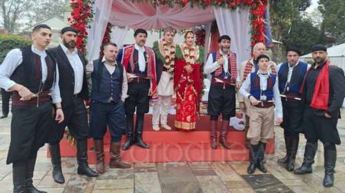 Ο έρωτας χιλιόμετρα δεν κοιτά: Η νύφη από τα Χανιά, ο γαμπρός από το Νεπάλ - Ο γάμος με τα ριζίτικα στην Ασία [βίντεο]