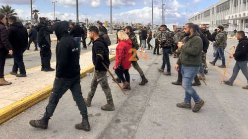 Ανοιξε το αεροδρόμιο του Ηρακλείου, αποχώρησαν οι αγρότες - Η εικόνα των μπλόκων σε τελωνεία και εθνικές οδούς