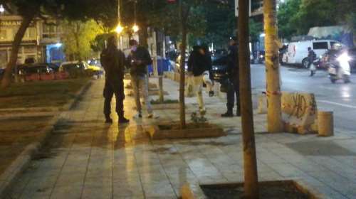 Θεσσαλονίκη: Με ντουντούκα η αστυνομία έδιωξε 300 νέους από μεταμεσονύκτια &quot;μάζωξη&quot; [εικόνες]