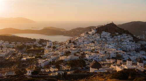 "Βασίλισσα των εναλλαγών και των αντιθέσεων": Το ελληνικό νησί που αποθεώνουν τα διεθνή Μέσα για το 2026