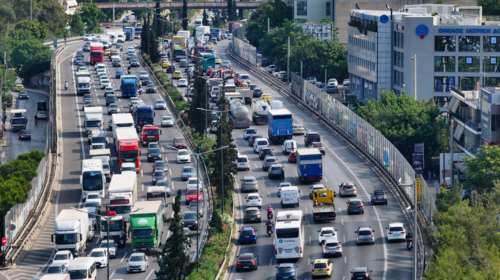 Χάος στους δρόμους της Αθήνας: Μποτιλιάρισμα στην Αττική Οδό λόγω τροχαίων, στο κόκκινο και ο Κηφισός