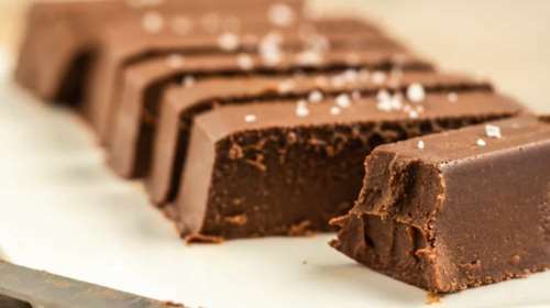 Πεντανόστιμο σοκολατένιο γλυκό της στιγμής - Με μόνο 2 υλικά και έτοιμο σε 5 λεπτά