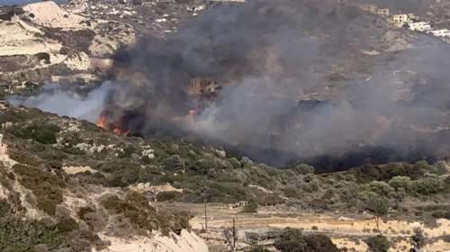 Φωτιά στην Κω κοντά σε ξενοδοχεία και σπίτια: Ήχησε το "112" - Σηκώθηκαν και εναέρια μέσα [εικόνες]
