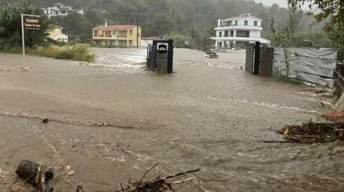 Κακοκαιρία Daniel: Απαγόρευση κυκλοφορίας στη Σκιάθο - Μεγάλες πλημμύρες στο νησί [βίντεο]