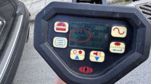 Έκαναν κόντρες στην Περιφερειακή Αιγάλεω με πάνω από 250 χλμ - Χειροπέδες και πρόστιμο σε δύο οδηγούς μετά από καταδίωξη