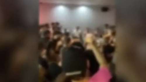 Σάλος για τον διαγωνισμό στοματικού σεξ στη Ζάκυνθο: Οργισμένος ο δήμαρχος - &quot;Τέτοιες εικόνες δεν εκπροσωπούν το νησί&quot;