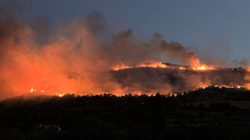 Φωτιά στη Ναύπακτο: Συναγερμός για μικρές αναζωπυρώσεις - Γλίτωσαν τα σπίτια που κινδύνευαν