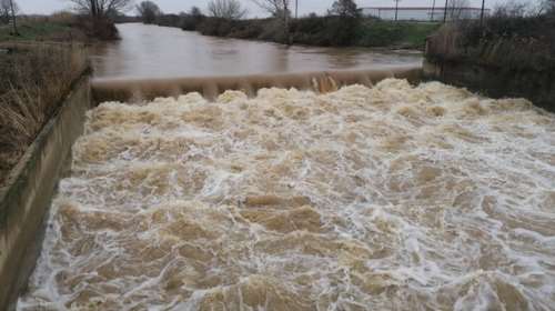 Η κακοκαιρία &quot;σάρωσε&quot; τον Έβρο: Χωρίς ρεύμα, νερό και θέρμανση μέσα στην παγωνιά [Εικόνες]