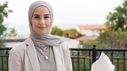 Αφησε το Λονδίνο για μια νέα ζωή στην Καβάλα - Τα κοσμήματά της &quot;ταξιδεύουν&quot; σε όλο τον κόσμο [εικόνες]